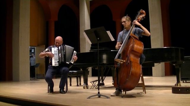 Mr.Zbig:-) R.Leoncavallo - Mattinata (accordion +) смотреть онлайн