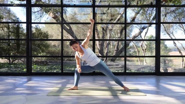 Ежедневная 15-минутная практика йоги | Ежедневная йога для всего тела смотреть онлайн