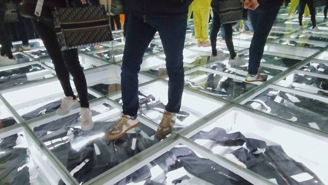 Seoul, Dongdaemun Design Plaza: The World's Largest 3D Atypical Structure in 4K! 🏰 | Rainy Walking смотреть онлайн