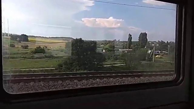 Красивый звук разгона электрички и вид с окна поездки смотреть онлайн