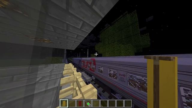 ЭП 20 едет через переезд с пасажирскими вагонами. смотреть онлайн