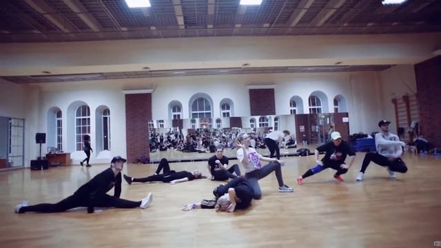 Dez Soliven | Sainp-Petersburg , Russia | Tinashe – Party Favors