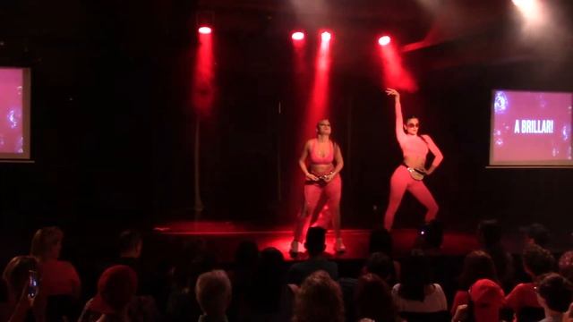 Grupo de - WAACKING y VOGUE - Profesora Flor Zupichiatti смотреть онлайн