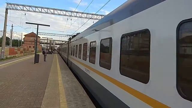 ЭП2Д-0097 отправляется со станции Лобня смотреть онлайн