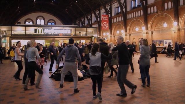 Salsa Rueda Flash Mob Copenhagen смотреть онлайн