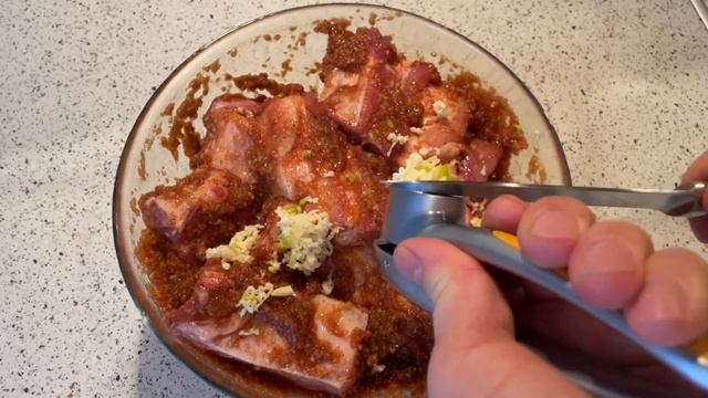 Costine di maiale in salsa piccante | Свиные ребрышки в пикантном соусе смотреть онлайн