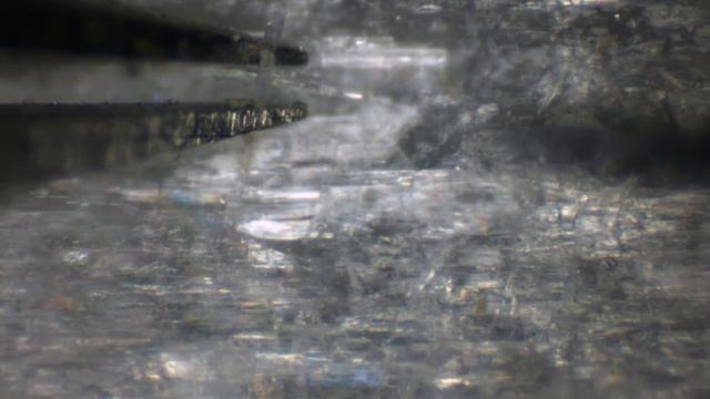 #1 Отбор пробы кристаллов слюды с помощью микропинцета MTW-1 смотреть онлайн