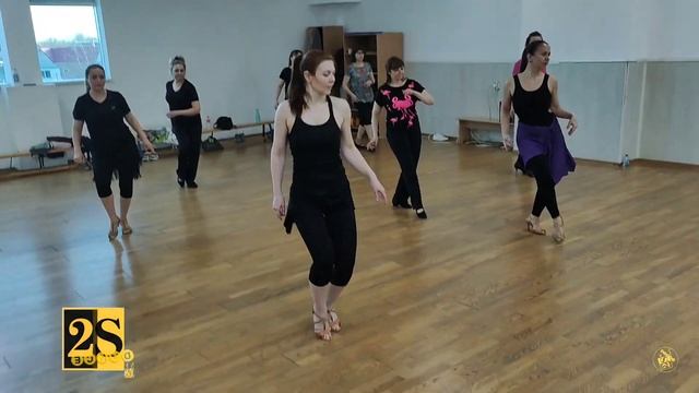 Как приятно смотреть бачату в исполнении девушек. смотреть онлайн