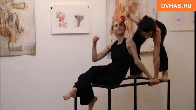 С пачки «Снегурочки» началась выставка известного художника Комсомольска смотреть онлайн