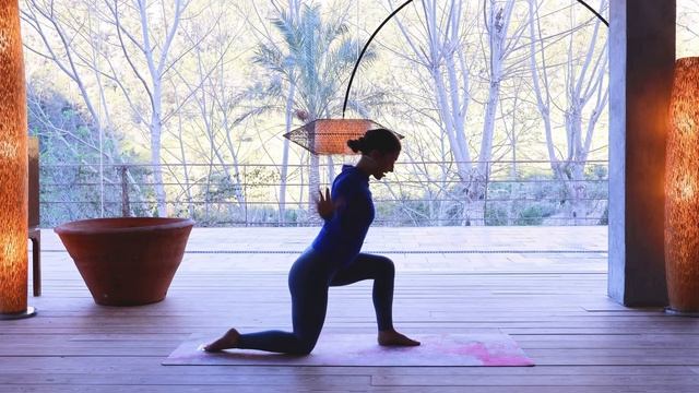 15 минутная мягкая йога | Растяжка всего тела для снятия напряжения смотреть онлайн