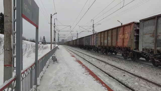 Железная дорога. Электровоз ВЛ10К-1086/1129 с грузовым поездом. смотреть онлайн