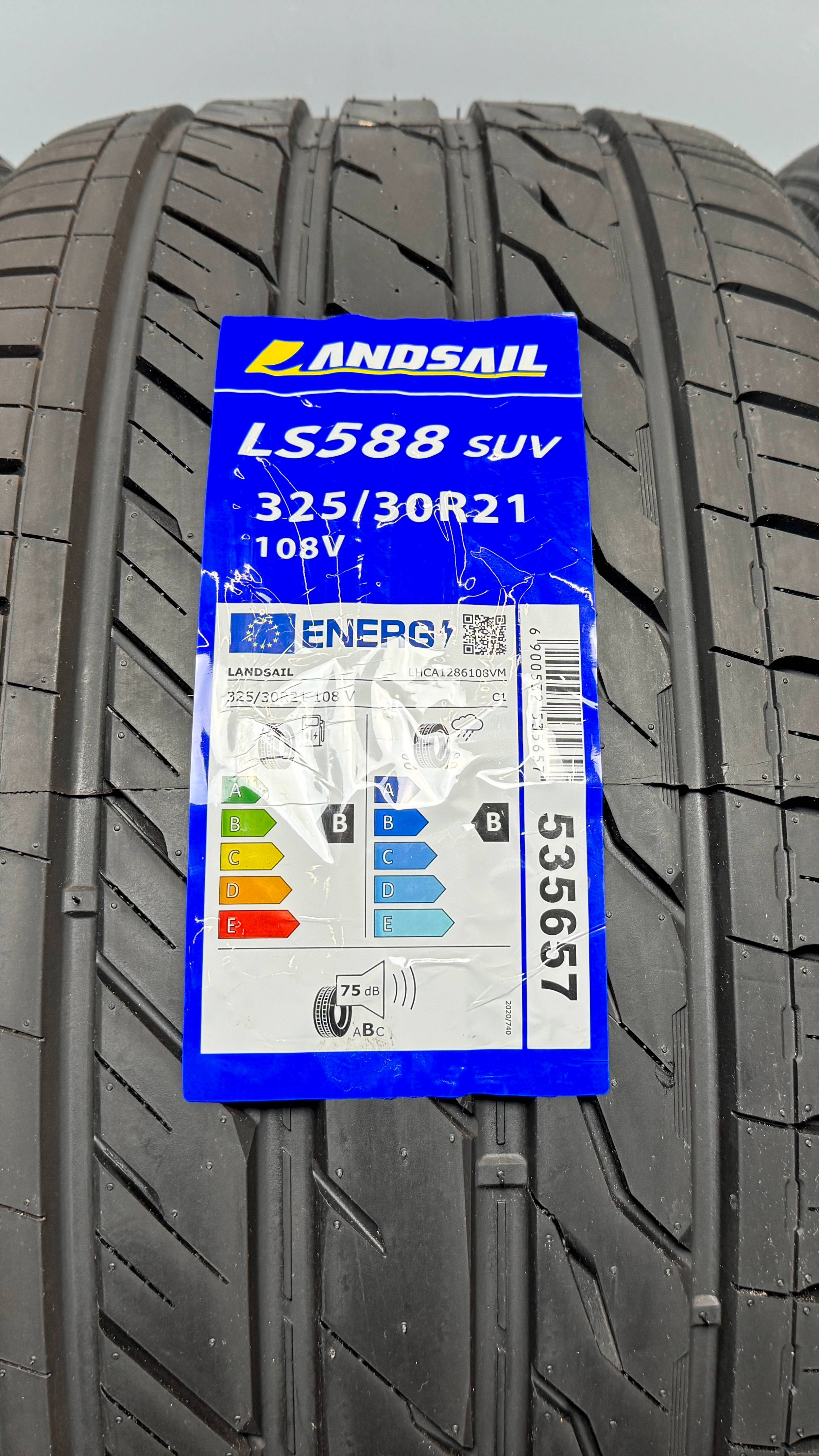 LS588 SUV