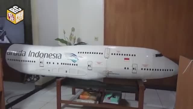 Постройка Boeing 747-400 радиоуправляемый самолёт - часть 2 смотреть онлайн