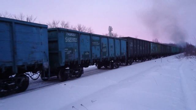Тепловоз 2ТЭ10М-2123 ТЧЭ-16 Бугульма с поездом из порожних полувагонов смотреть онлайн