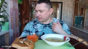 мукбанг/обжор/рыбный суп,суп с консервы,морковка корейская,гренки/