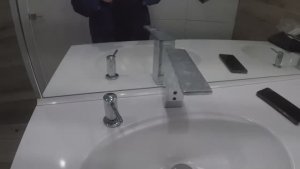 Ремонт сенсорного смесителя для раковины.