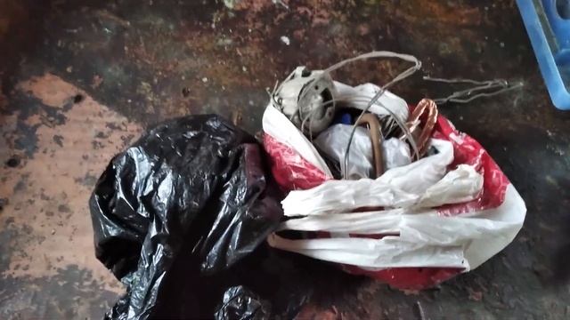 Металлокоп, разбор находок на цветмет! Поиск меди и латуни смотреть онлайн