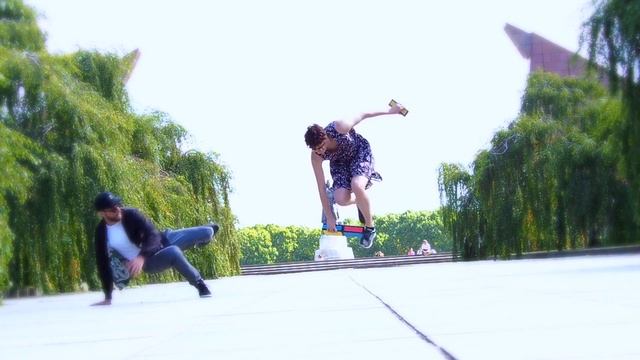 Cigar box juggling and Break dance Juggler and aerial artist 224 смотреть онлайн