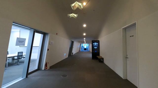 [4k] 동대문 디자인 플라자 Walking in Dongdaemun Design Plaza, DDP, Seoul Korea смотреть онлайн