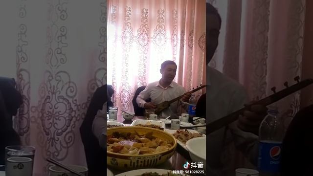 "дүние ай", ("ахау арман" қазақ әні) комузда КХР қырғыздары 2019 ahau arman komuz смотреть онлайн