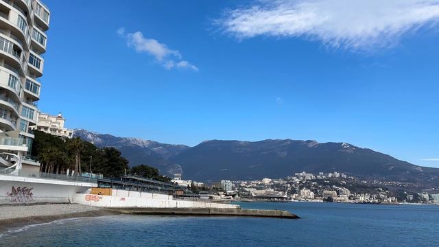 Ежедневная вебкамера Ялты и обзор погоды. 25 февраля 2025г. смотреть онлайн