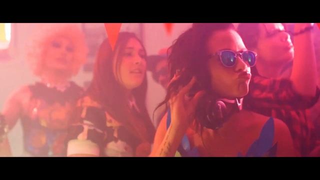 Le Donatella - DONATELLA Feat. Rettore (Videoclip Ufficiale)