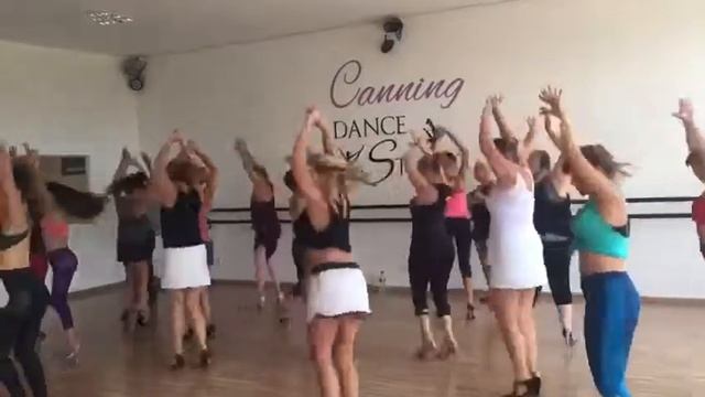 Taller de bachata смотреть онлайн