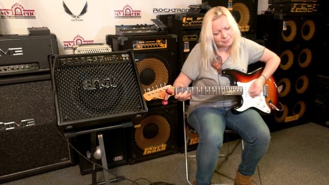 Ксения Федулова оценивает гитарный комбоусилитель Engl Metal Master смотреть онлайн