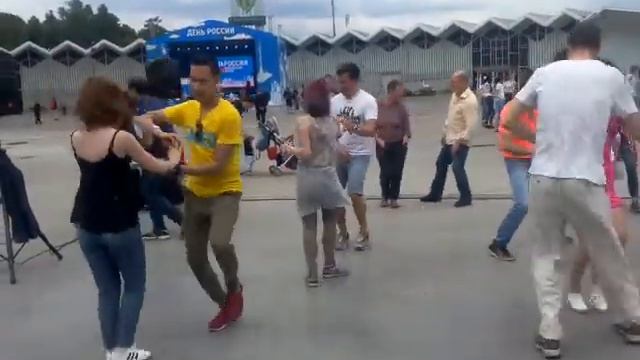 Сальса В Сокольниках День России 12.06.2018 смотреть онлайн