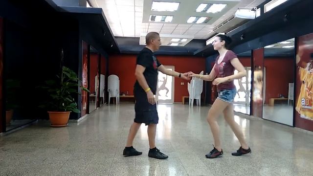 Учимся танцевать :)