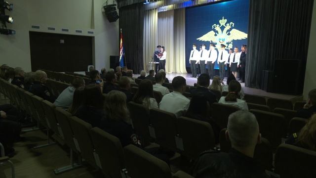 Поклялись «не щадить своих сил в борьбе с преступностью, служить закону, служить России» смотреть онлайн