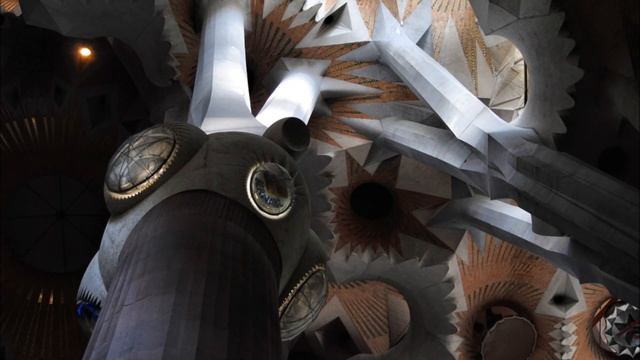 Sagrada Familia psychedelic tour смотреть онлайн