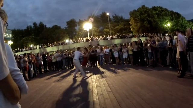 Salsa Birsday на мосту смотреть онлайн