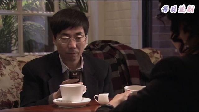 出軌丈夫得不到妻子原諒，立刻去找小三求溫暖，下秒妻子一個電話嚇的他腿軟 смотреть онлайн