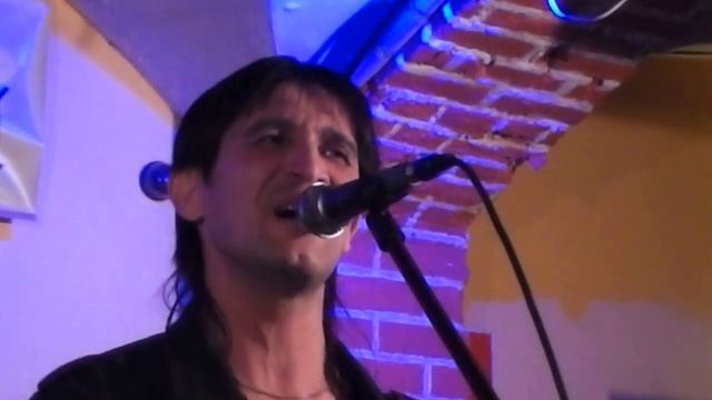 Бек Мардонов ("Игра") и Александр Бондаренко, кавер "Кино" - Саша (Schwein, 2016.09.01) смотреть онлайн
