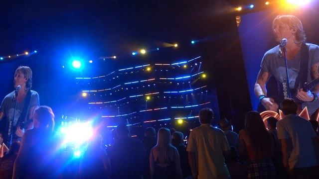 Keith Urban - Break on Me (LIve CMA Fest 2016) смотреть онлайн