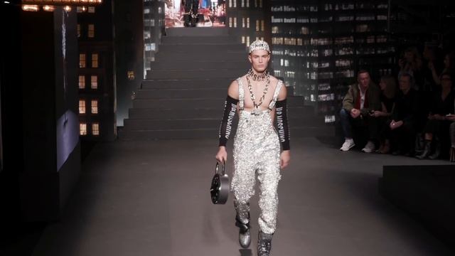 H&M x Moschino: Here's What Went Down at the Runway Show in New York смотреть онлайн