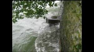 Шум воды и музыка