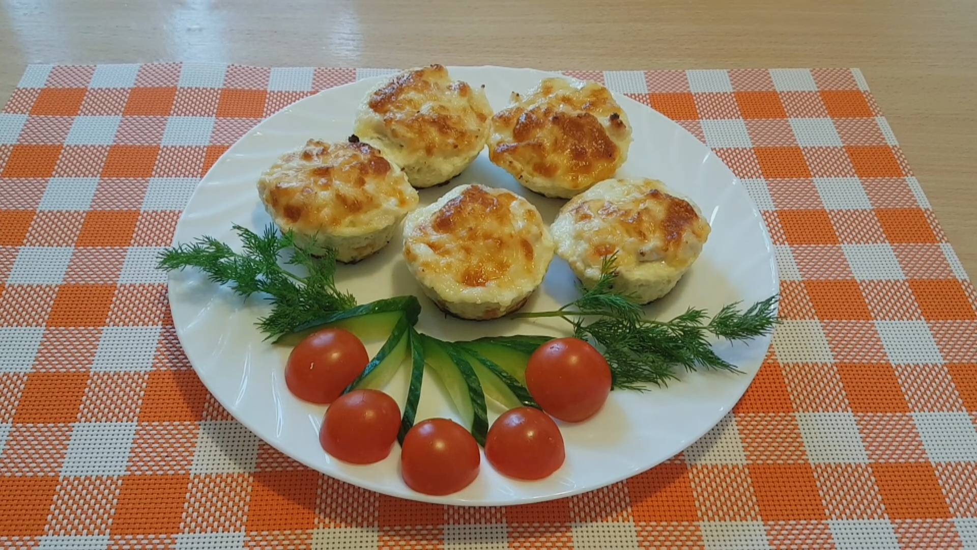 Горячие закусочные кексики- маффины с курицой и сыром без добавления муки!!! смотреть онлайн