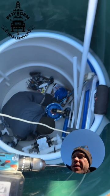 Монтаж пластикового кессона. Буровая компания Братья Резуновы. смотреть онлайн