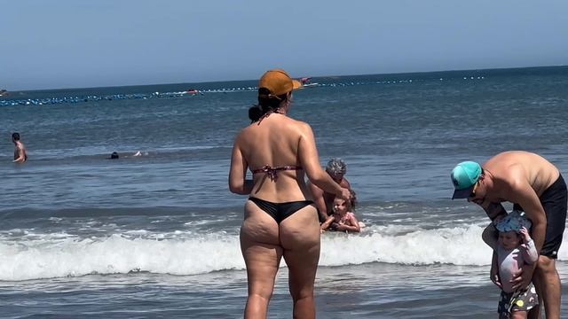 Очарование пляжей Бразилии: прогулка вдоль океана смотреть онлайн