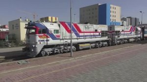 Тепловоз 2ZAGAL тянет пассажирские поезда в Монголии | Грузовой поезд в Улан-Баторе