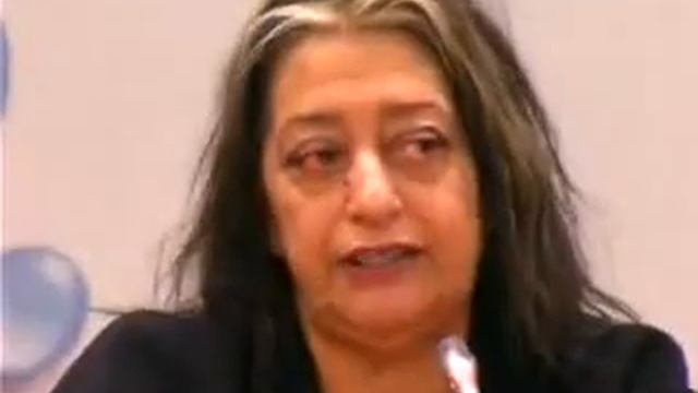 La Arquitecta Zaha Hadid En Las Obras Del Pabellón Puente