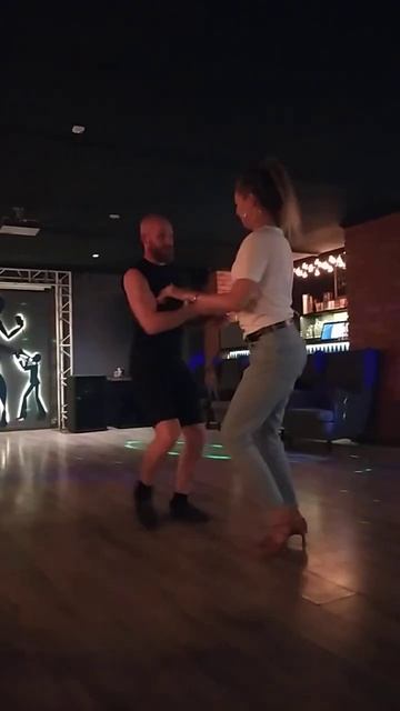 230521 Вечеринка группы Сальса бачата кизомба в Орле ресторан Бродвей Salsa Bachata Kizomba танец 0