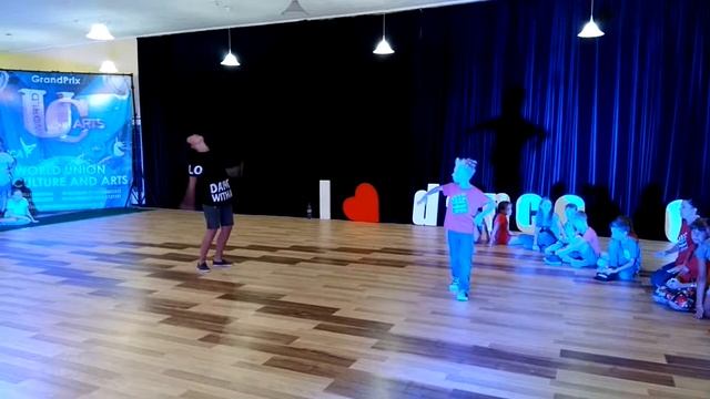 Хип-Хоп Батл. Dance Summer Camp. Урзуф-2017. VID_20170726_223218.mp4 смотреть онлайн