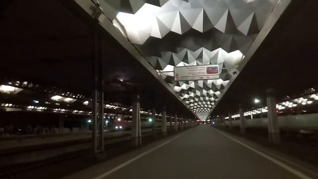 Ночной Московский вокзал. Прибытие поезда 190 Осташков — СПб. (HD) смотреть онлайн