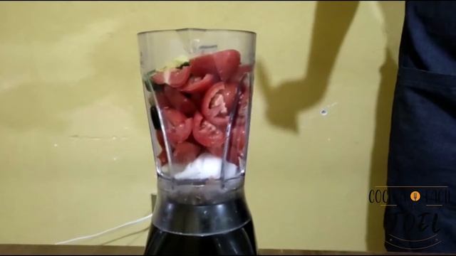 Preparando Una Deliciosa Salsa Estilo Pollo Contento