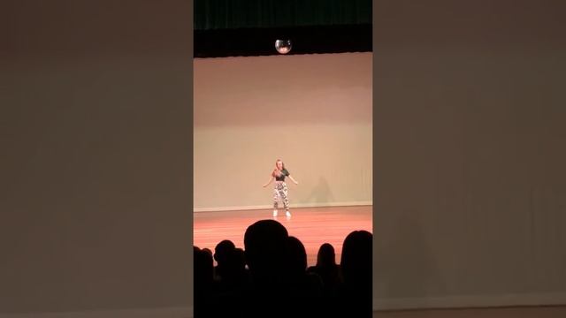 Vogue concert Hayley's solo dance - Dec 2018 смотреть онлайн