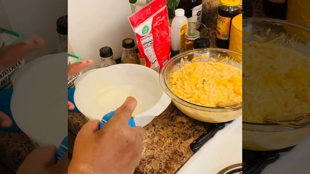 Sunday Dinner…Fried Spots, Mac/cheese/fresh green beans/ Sweet Potato Cornbread ! смотреть онлайн