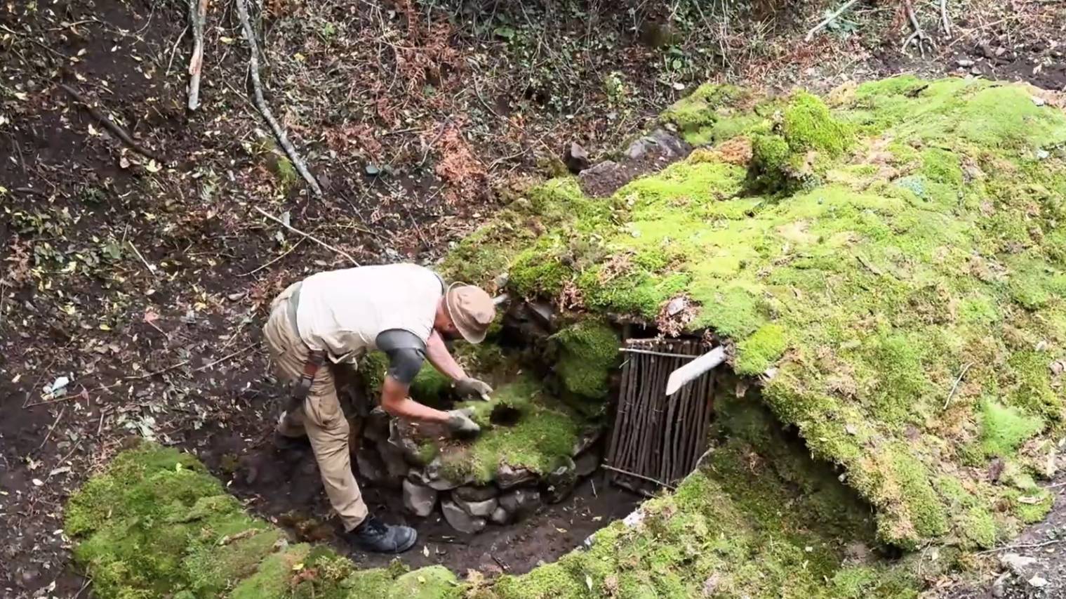 Строительство полноценного и теплого убежища для Выживания | Кустарная Земляная Хижина. смотреть онлайн